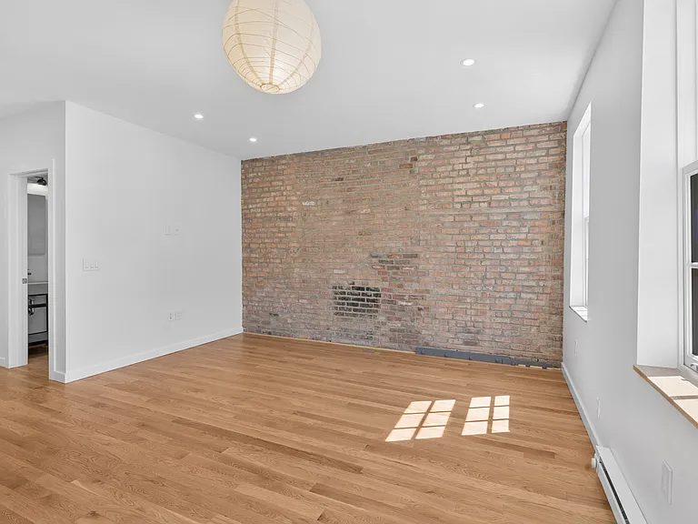 64 Greenwich Ave #2 — Photo 4