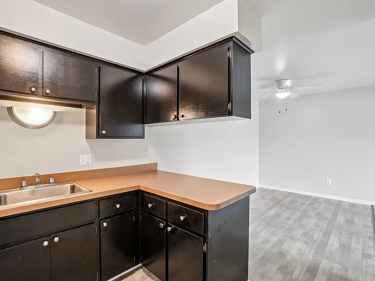 Rivercrest Apartments — Photo 46