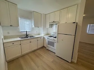 234 E 51st St — Photo 7