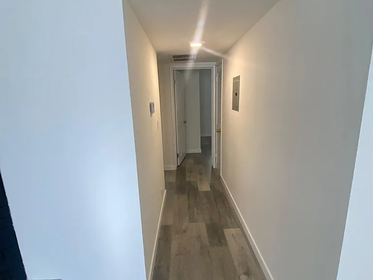 2310 Montrose Ave #3 — Photo 8