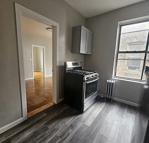 32-52 41st St #4C — Photo 3