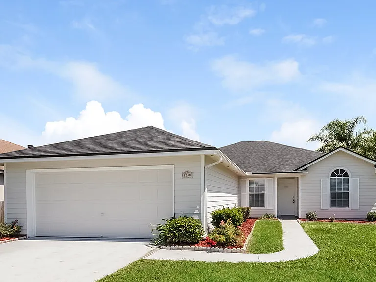 3230 Chantilly Ct — Photo 1