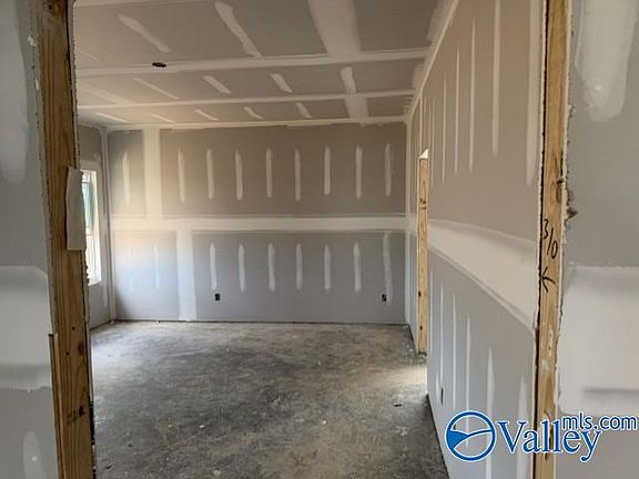 5th image of 25664 Finchley Dr