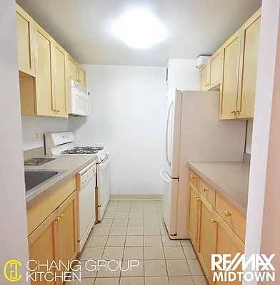 Sold by RE/MAX Midtown | media 4