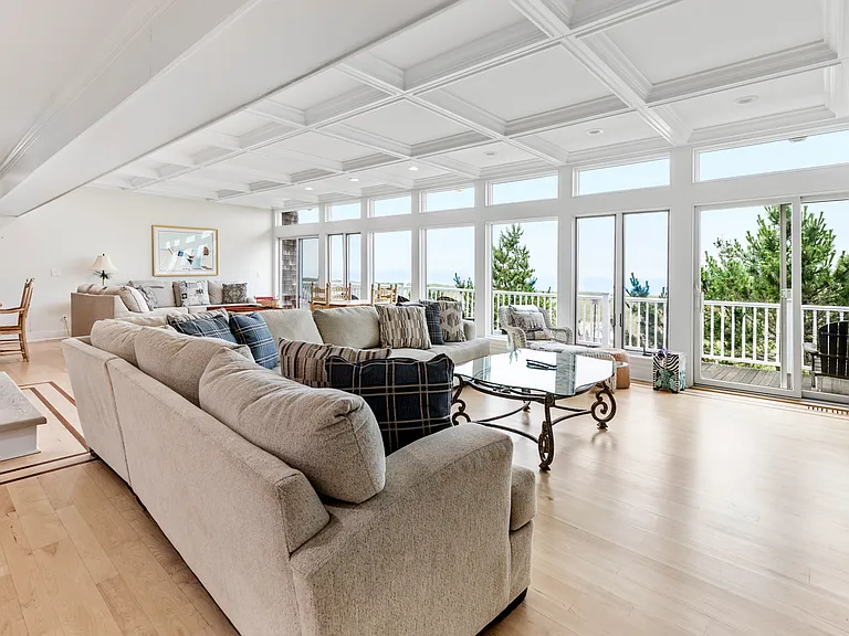 329 Dune Rd — Photo 15