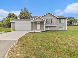 6855 Dale Ct, Fennville, MI