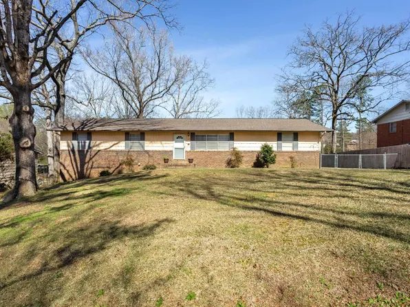 1127 Chatwood Dr, Anniston, AL 36206