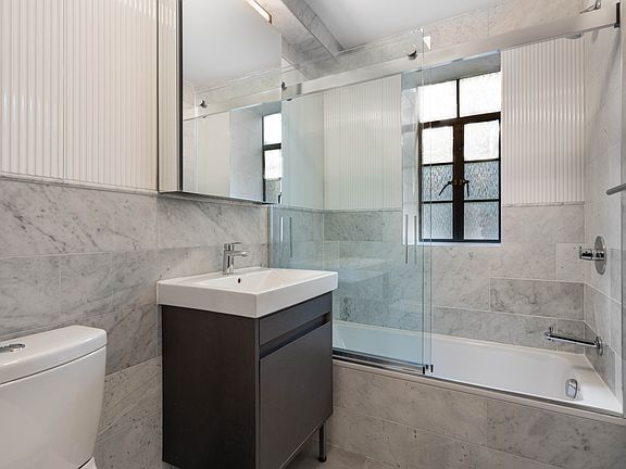 3rd image of 25 Monroe Pl APT 1F