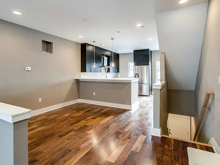 702-12 N Front St #7 — Photo 2