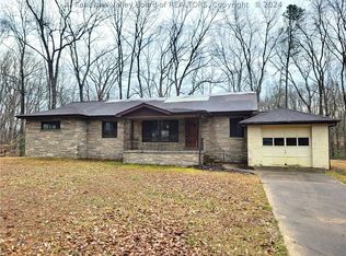 1933 Redstone Rd, South Charleston, WV 25309