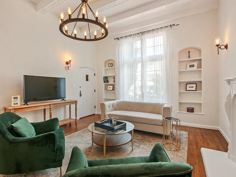 Four Gables Apartments — Photo 11