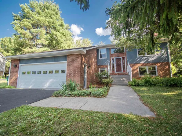 2011 Christopher Dr, Blacksburg, VA 24060