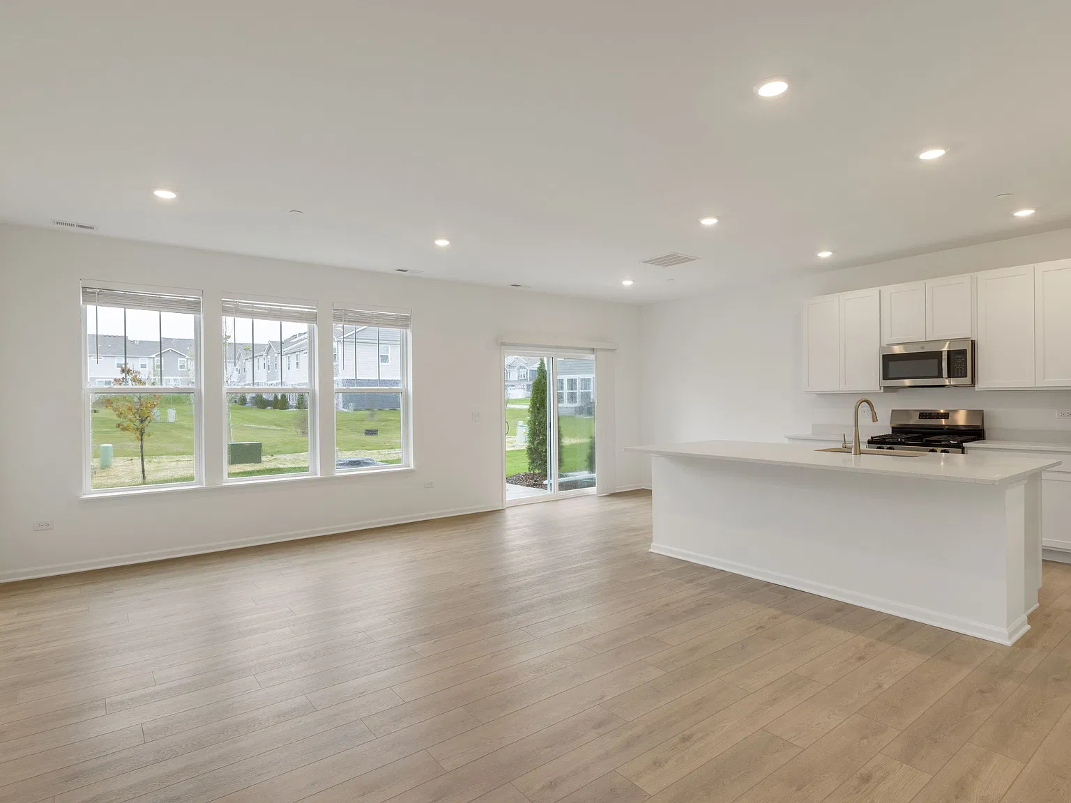 3 bed, 2.5 bath, 1767 sqft, $2,800 — Photo 3