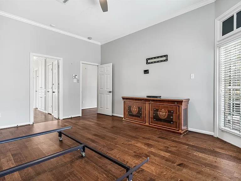 11 Winrock Pl — Photo 33