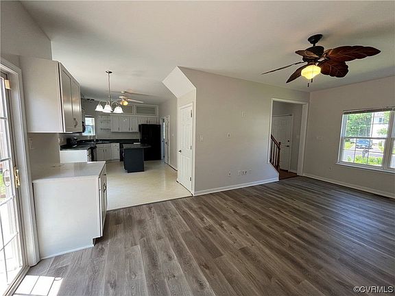 3rd image of 2120 Pine Glen Ct