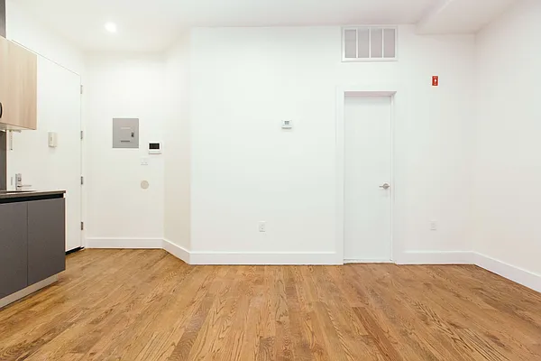 Rented by Nooklyn NYC LLC | media 36