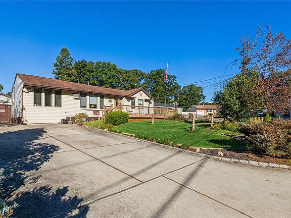 3rd image of 230 Fruitwood Ln