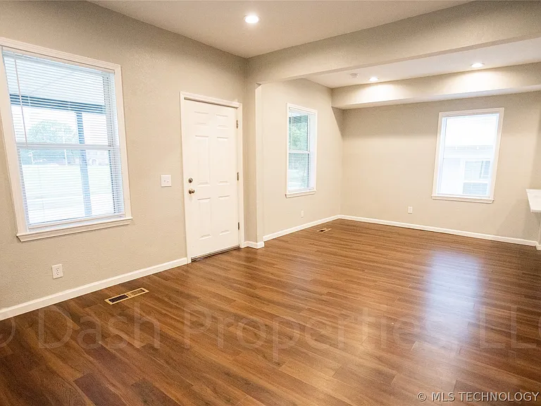 821 S Quaker Ave — Photo 14