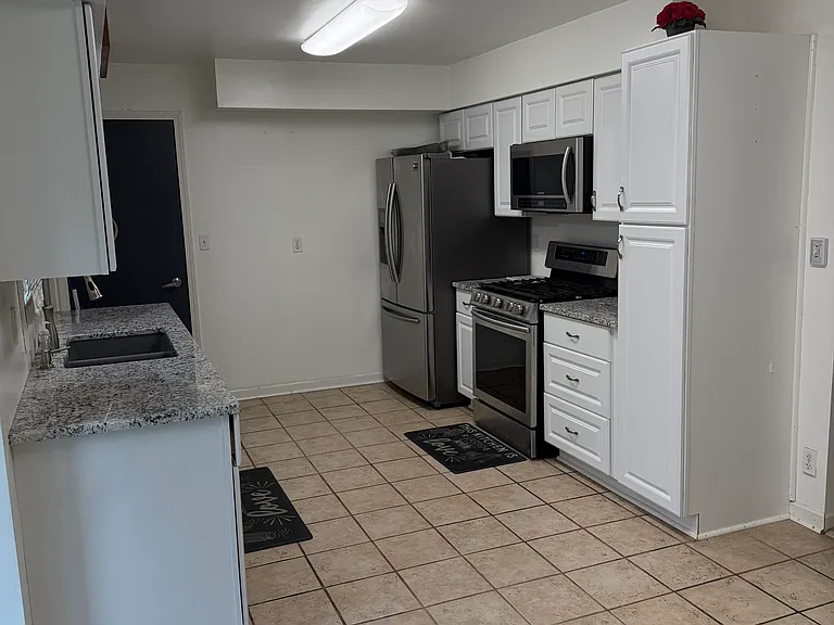 6194 Chatsworth Dr — Photo 3
