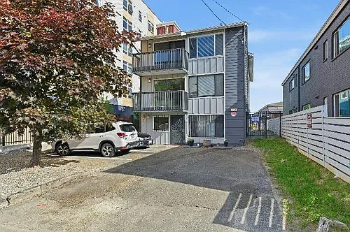 4526 S Henderson St #301 Photo 1