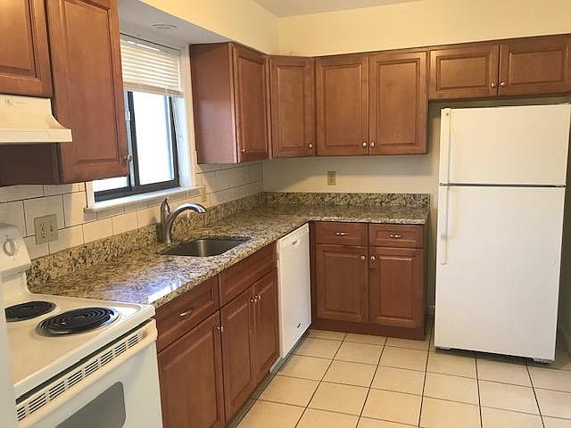 2nd image of 61 Homestead Ln