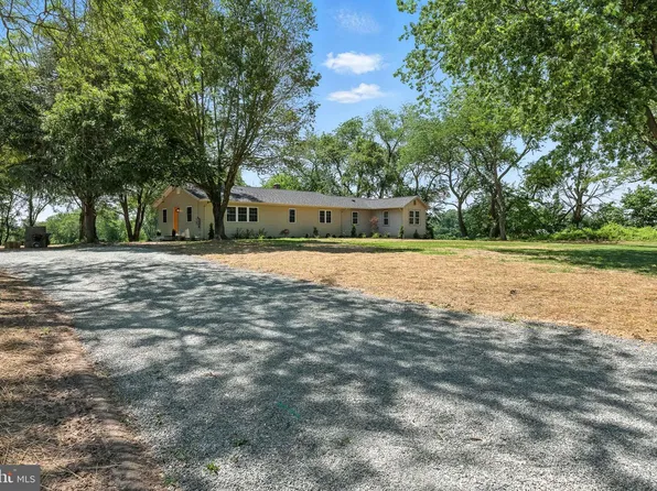 267 Canhouse Rd, Elmer, NJ 08318