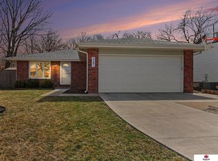 2241 Wildwood Pl, Lincoln, NE 68512