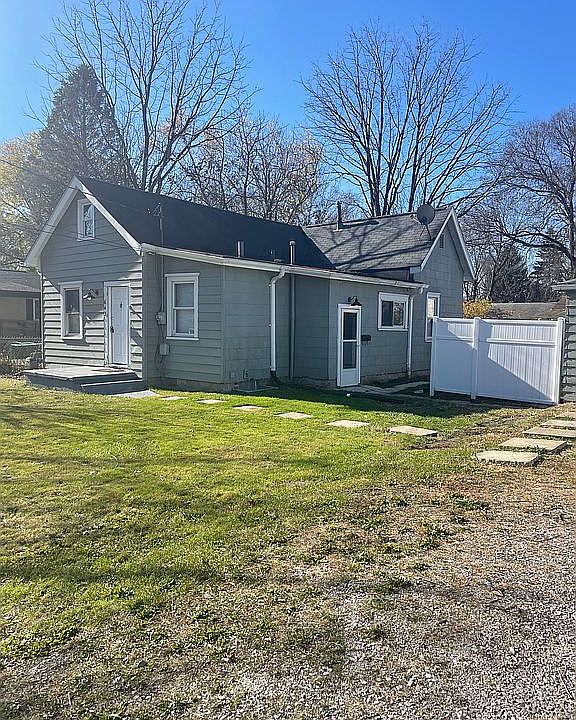 1st image of 643 Collingwood Ave