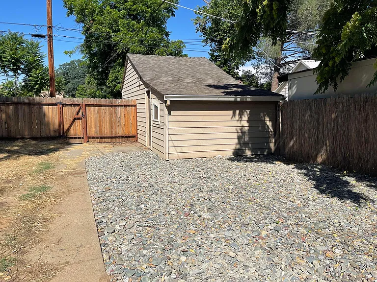 1246 Monroe St — Photo 17