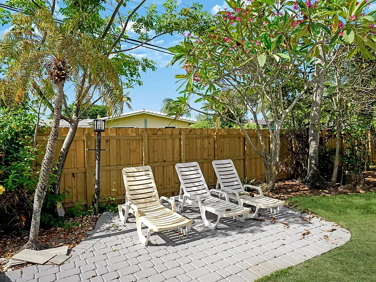 401 NW 21st Ct — Photo 38