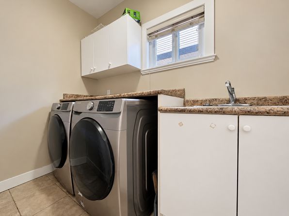 5 bedroom rental in Surrey — photo 2