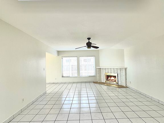 4th image of 880 N Waverly St
