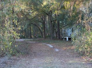 102 E Robin Ln E, Jesup, GA 31545