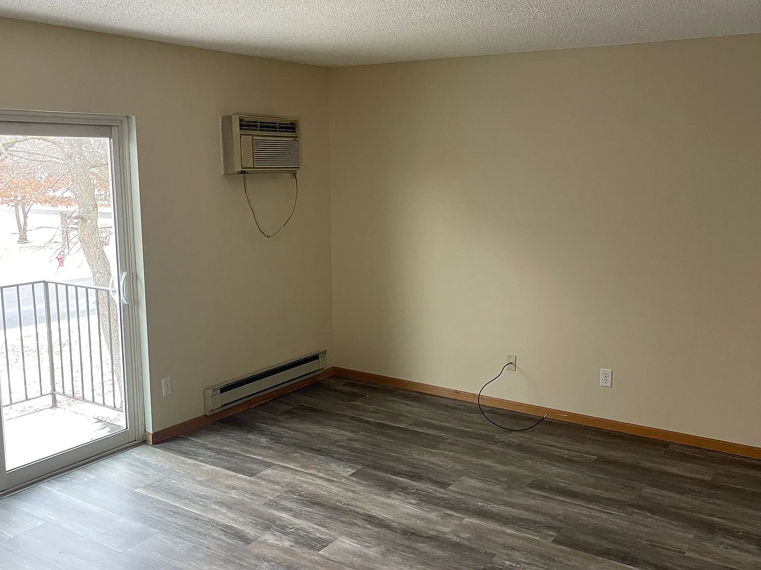 1 bed, 913 sqft, $1,100 — Photo 3