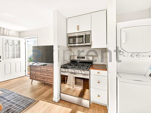 5th image of 12877 Borden Ave #1
