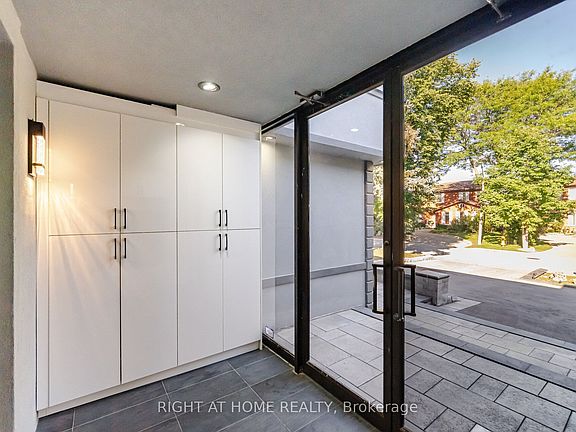 3rd image of 32 Colton Cres S