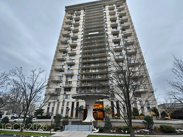 160 Overlook Ave #3E2 — Photo 1