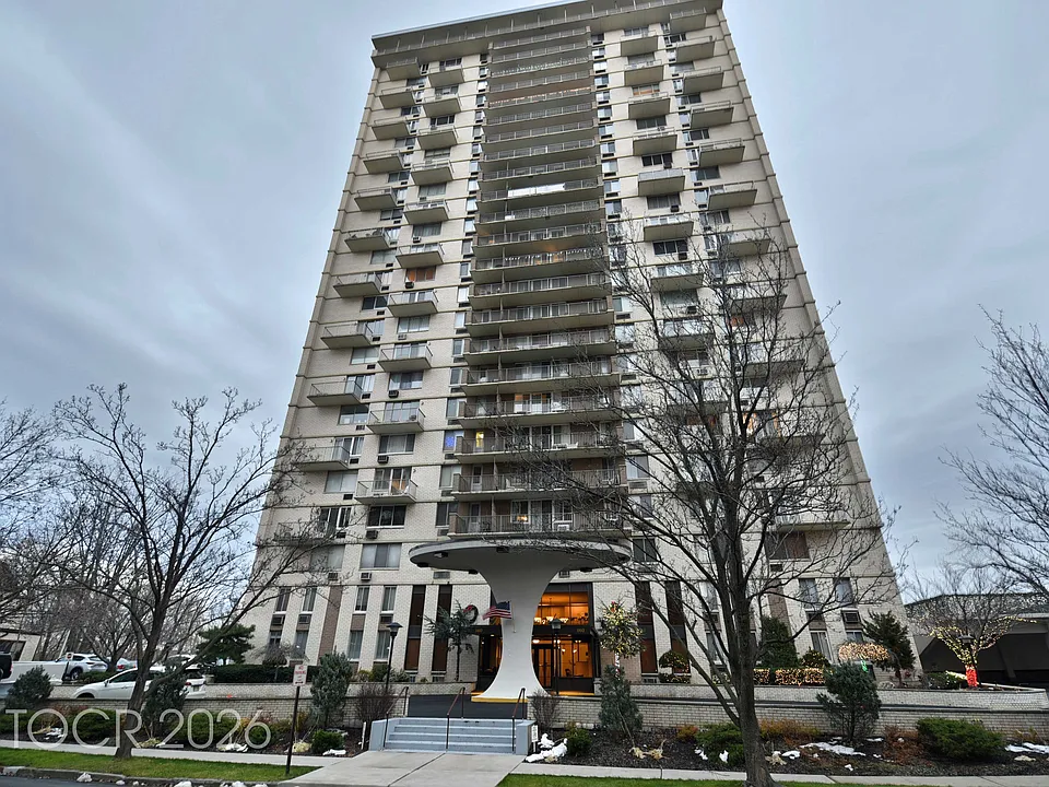 160 Overlook Ave #3E2