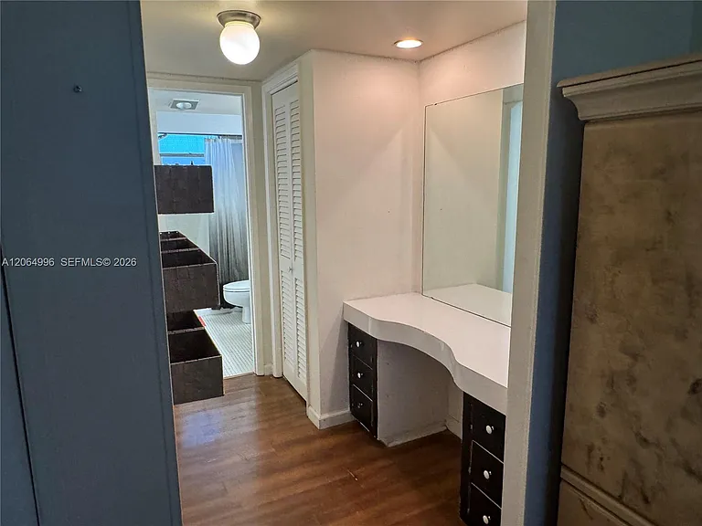 950 Hillcrest Dr #411 — Photo 16