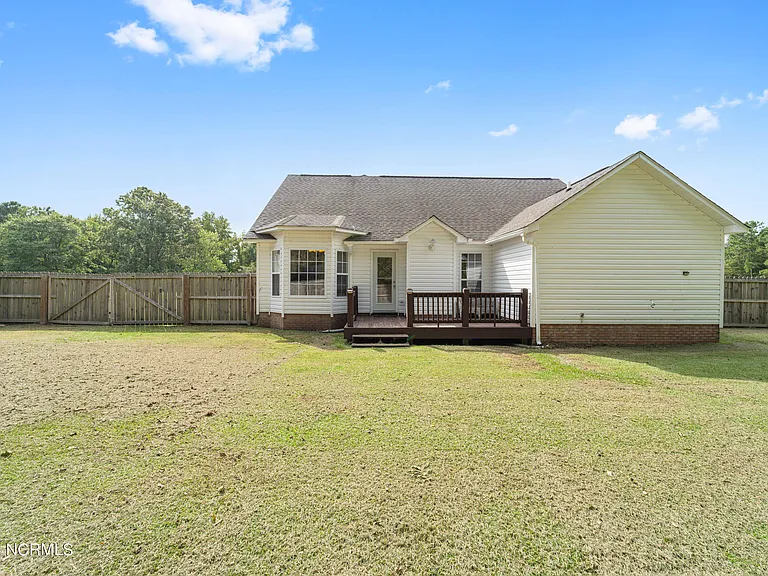 102 Mendover Dr — Photo 25