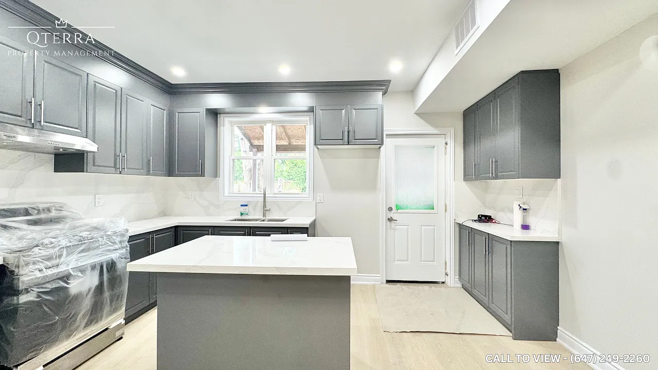 3 bed, 1.5 bath, 1900 sqft, $2,399 — Photo 1