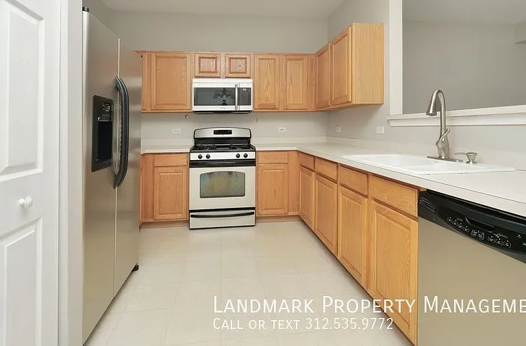 110 Enclave Cir #D — Photo 3