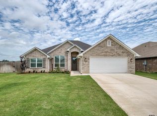 401 Meadows Ct, Chandler, TX 75758