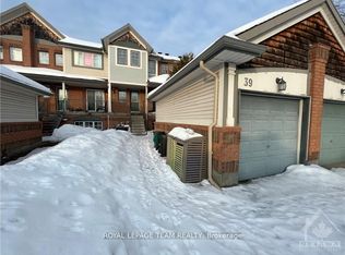 39 Thornbury Cres, Ottawa, ON K2G 6C5