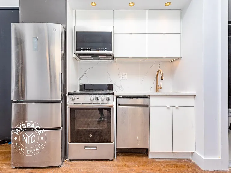 1337 Gates Ave #3C — Photo 3