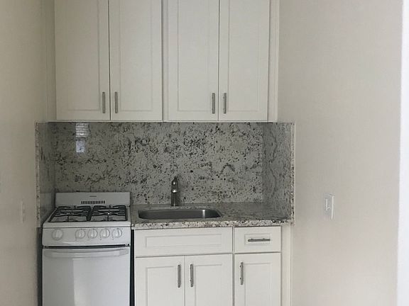 2nd image of 2630 San Fernando Way Unit 201