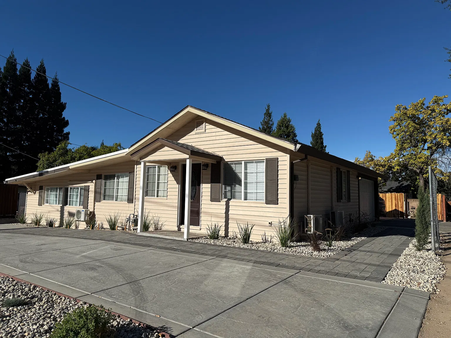 4 bed, 1980 sqft, $3,900 — Photo 1