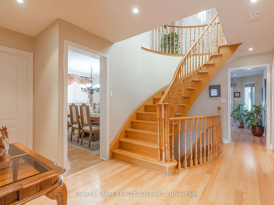 1st image of 8 Burnley Pl