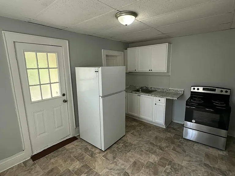 277-79 N Midler Ave N #277 — Photo 3