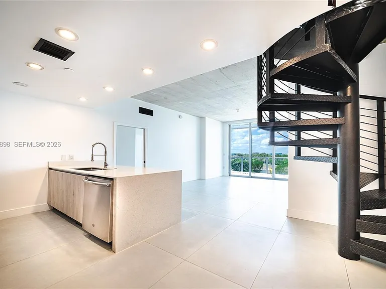 13800 Highland Dr #Penthouse 4 — Photo 1